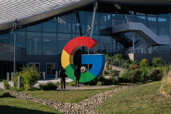 <p>Alphabet informa resultados mejores a lo esperado, pero acción cae luego de que elevara su proyección de gastos</p>