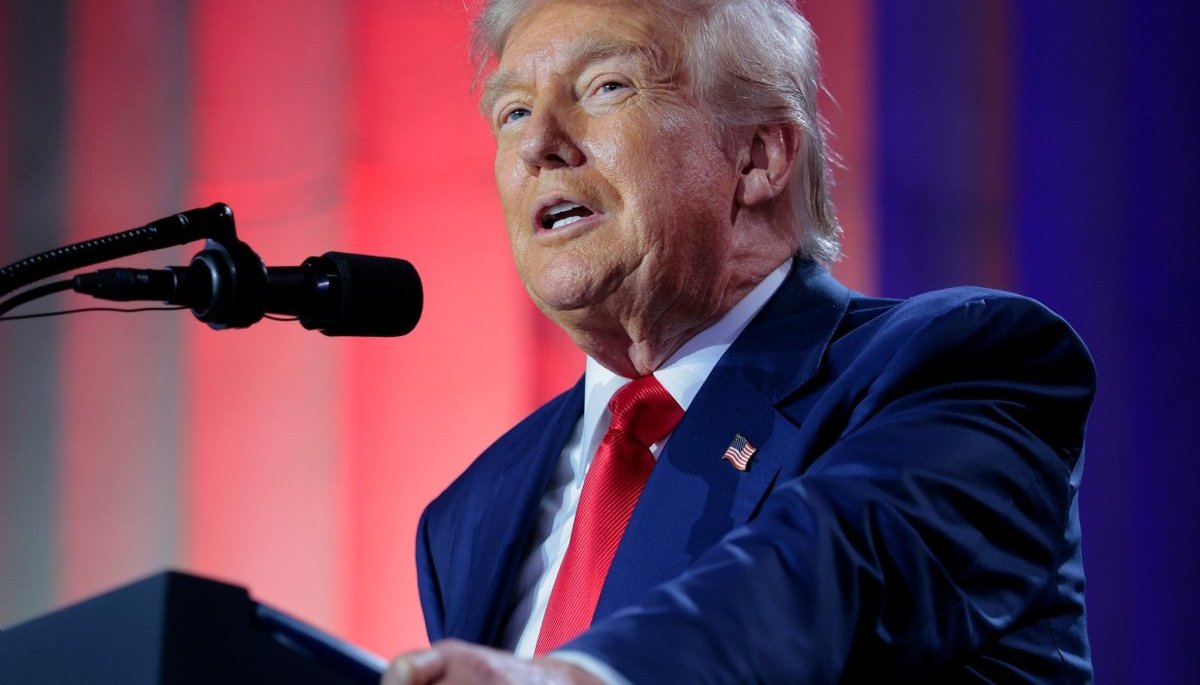 Trump endurece la política arancelaria de EEUU: de 10% a 15% y amenazas de hasta 50% en sobretasas