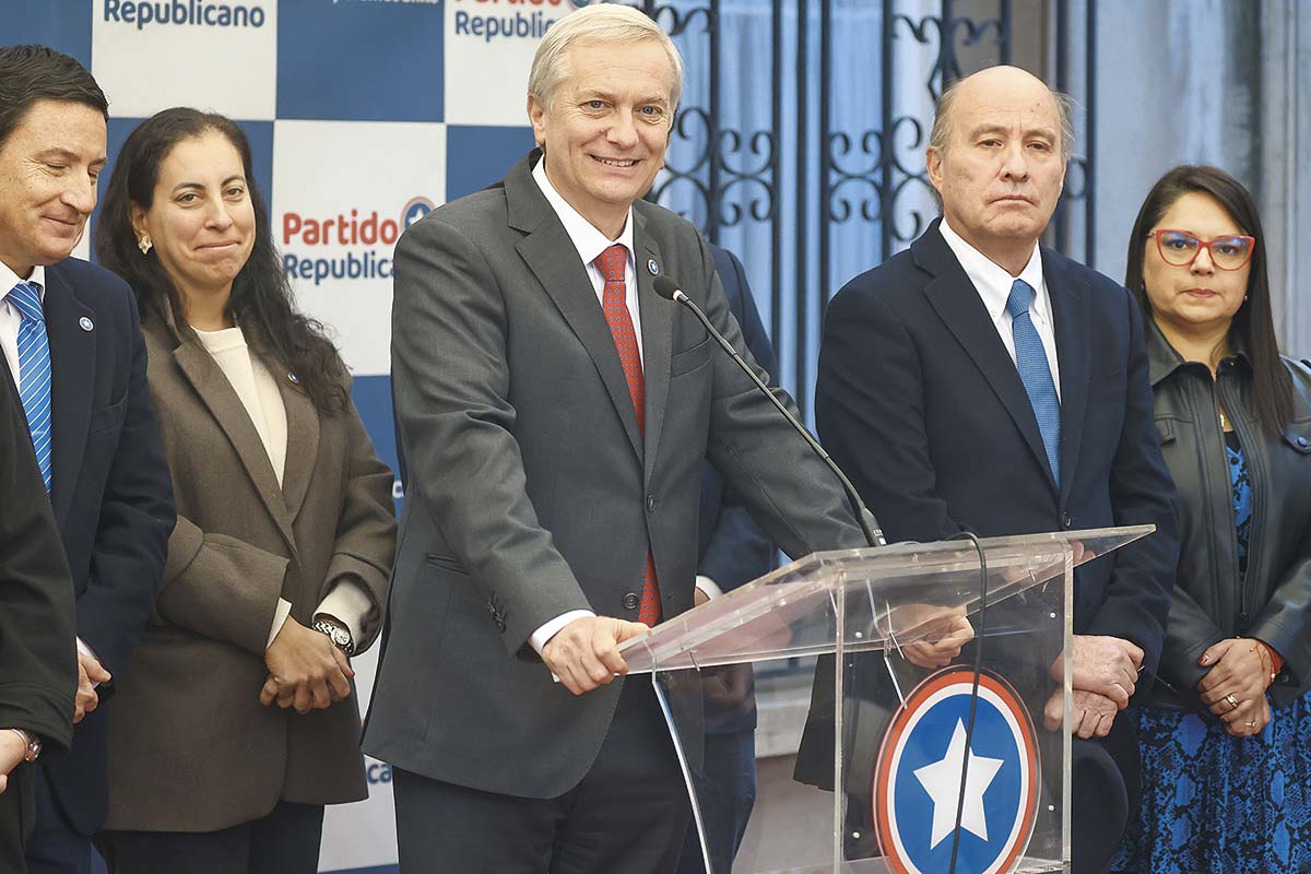 <p>Kast presentó el 10 de julio a Jorge Quiroz como coordinador económico. Foto: Aton</p>