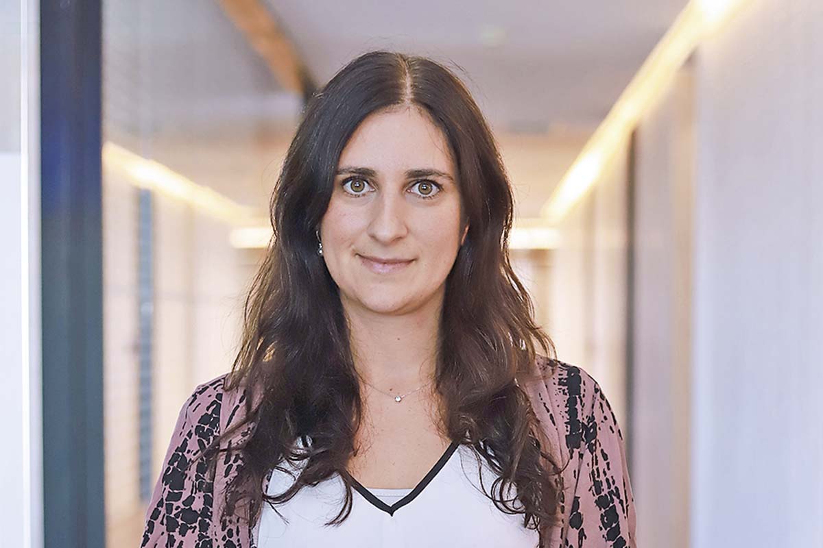 <p>Carolina Abuauad, analista senior de estrategias de inversión de Vinci Compass: “A pesar de la incertidumbre, el entorno favorece que el Banco Central pueda retomar las bajas de tasas”</p>