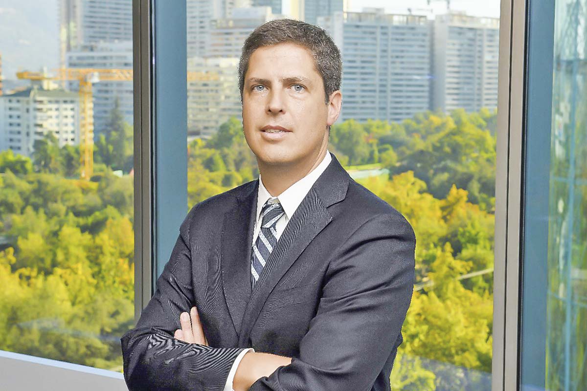 <p>Fernando Parga socio líder EY Parthenon Chile: “El entorno económico interno en Chile sigue siendo incierto, con expectativas cautas en ventas, utilidades y empleo”</p>