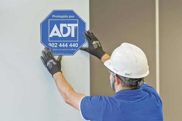 <p>Compañía de seguros se enfrenta con empresa de seguridad tras millonario robo a local de tecnología</p>