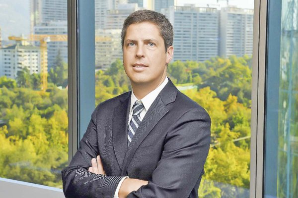 <p>Fernando Parga, socio líder EY Parthenon Chile: “El entorno económico interno en Chile sigue siendo incierto, con expectativas cautas en ventas, utilidades y empleo”</p>
