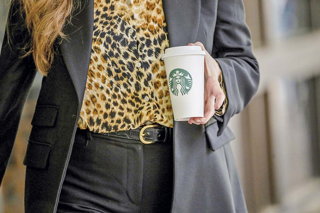 Conflicto Laboral en Starbucks Chile: Despido Controvertido por Cierre de Caja