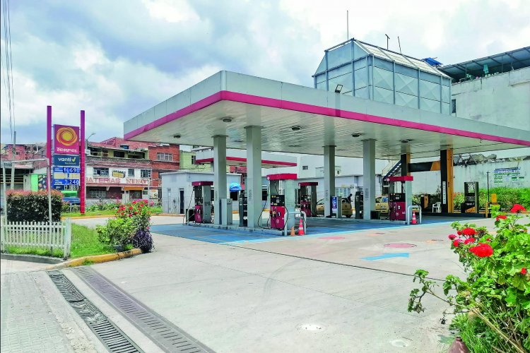 <p>Cencosud vende su negocio de estaciones de servicio en Colombia a Distracom, una distribuidora local</p>