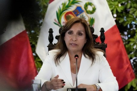 Presidenta de Perú anuncia una serie de inversiones para su último año de gestión, en medio de baja de popularidad