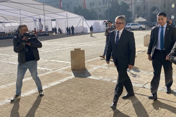 <p>Negociación por aranceles con EEUU: Marcel anticipa volatilidad en mercados para 1 de agosto y afirma que “si todo el mundo sube, un 10% sería positivo” para Chile</p>