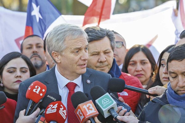 <p>El candidato Kast presentó este lunes el Plan Cancerbero. Foto: Aton</p>