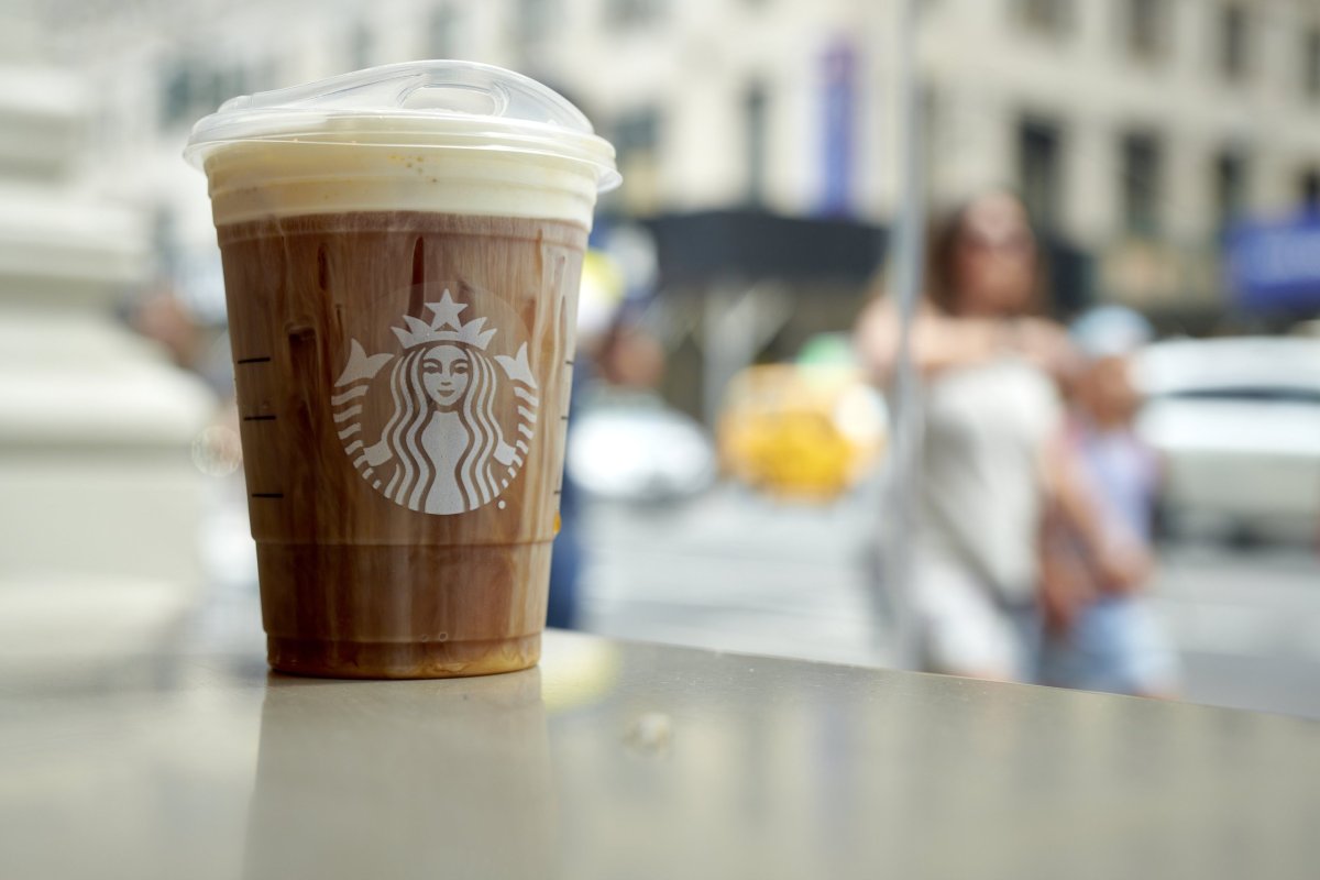 <p>Ventas de Starbucks decepcionan y presagian una lenta recuperación bajo su nuevo director ejecutivo</p>
