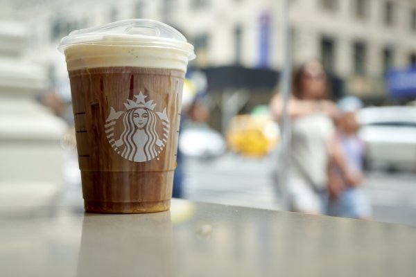 <p>Ventas de Starbucks decepcionan y presagian una lenta recuperación bajo su nuevo director ejecutivo</p>