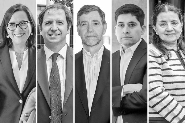 <p>Paula Benavides, consejera del CFA. Sebastián Izquierdo, presidente (s) y vicepresidente del CFA. Joaquín Vial, próximo consejero del CFA. Hermann González, consejero y exvicepresidente y expresidente (s) del CFA. Marcela Guzmán, consejera del CFA. Fotos: Julio Castro y Aton</p>