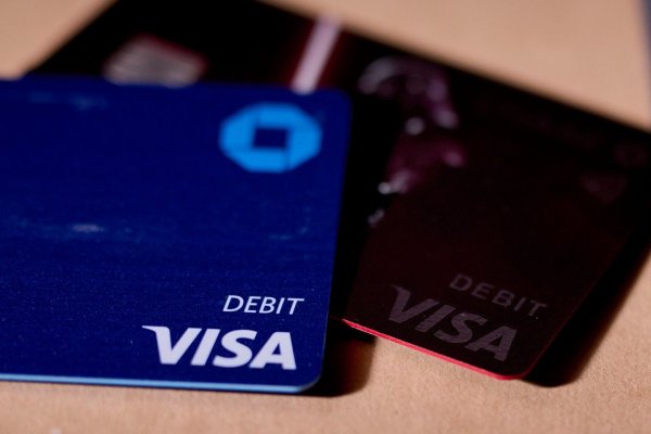 <p>Acción de Visa cae tras desestimar expectativas de una mejora en sus perspectivas de ganancias para el año</p>