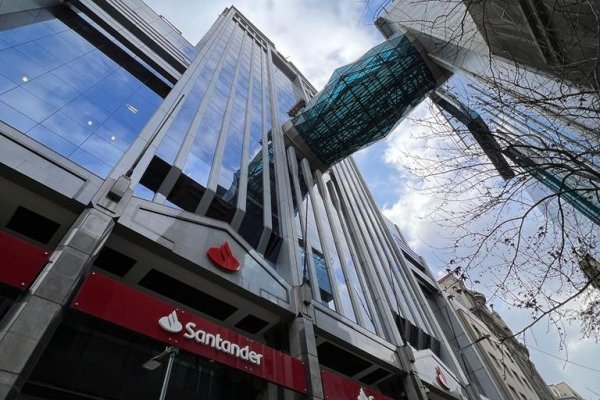 <p>Resultados al primer semestre: Santander Chile aportó el 5,4% de las utilidades a la matriz española</p>