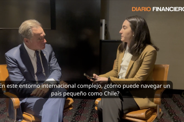 <p>Ahora en DF | Ferguson, fan de Milei y crítico de Jara: “Es difícil creer que alguien quiera ver a una comunista como Presidenta”</p>