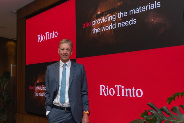 <p>Ganancias de Rio Tinto caen a mínimo de cinco años mientras guerra comercial golpea los precios de los metales</p>
