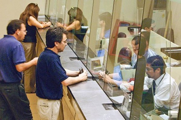 <p>Bancos alcanzan US$ 482 millones en utilidades en el primer semestre, pero colocaciones muestran bajo dinamismo</p>
