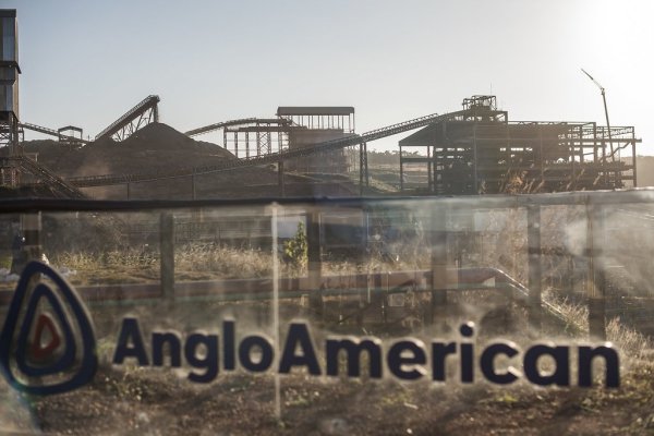 <p>Anglo American registra pérdidas de US$ 1.900 millones y operación en Chile reporta caída de 40% en Ebitda</p>