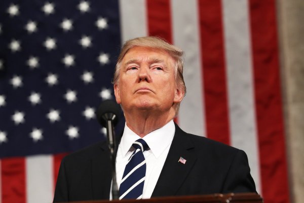 <p>Trump firma decretos por aranceles que comenzarán a regir el 1 de agosto: tarifa general mínima quedó en 10%</p>