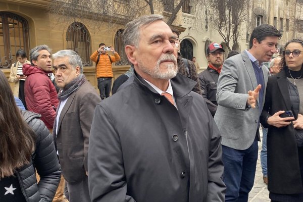 <p>Las primeras definiciones de Luis Eduardo Escobar en el comando de Jara: salario decente, crecimiento de 4%, inversión y demanda interna</p>