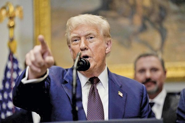 <p>Donald Trump firmó una orden ejecutiva con los nuevos aranceles este jueves. Foto: Reuters</p>