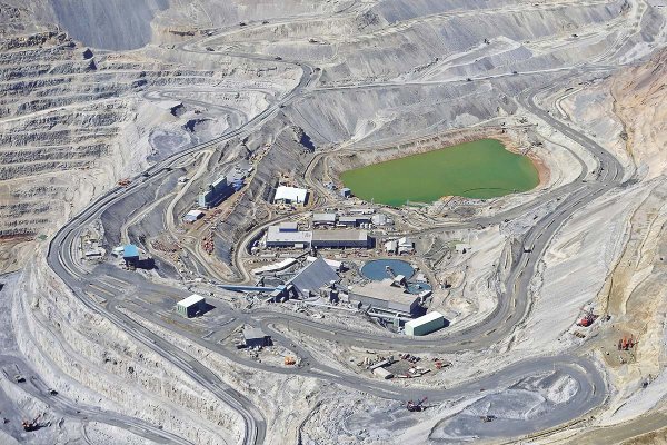 <p>Anglo American registra pérdidas de US$ 1.900 millones y operación en Chile reporta caída de 40% en Ebitda</p>