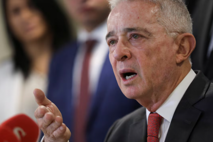 <p>Colombia: sentencian a exPresidente Uribe a 12 años de prisión domiciliaria por dos delitos</p>
