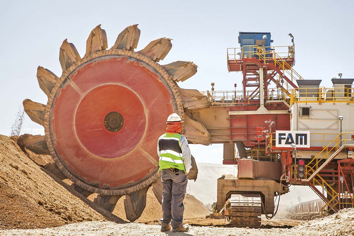 <p>Imacec de dulce y de agraz: economía crece más de 3% en junio, pese a negativa sorpresa en la minería</p>