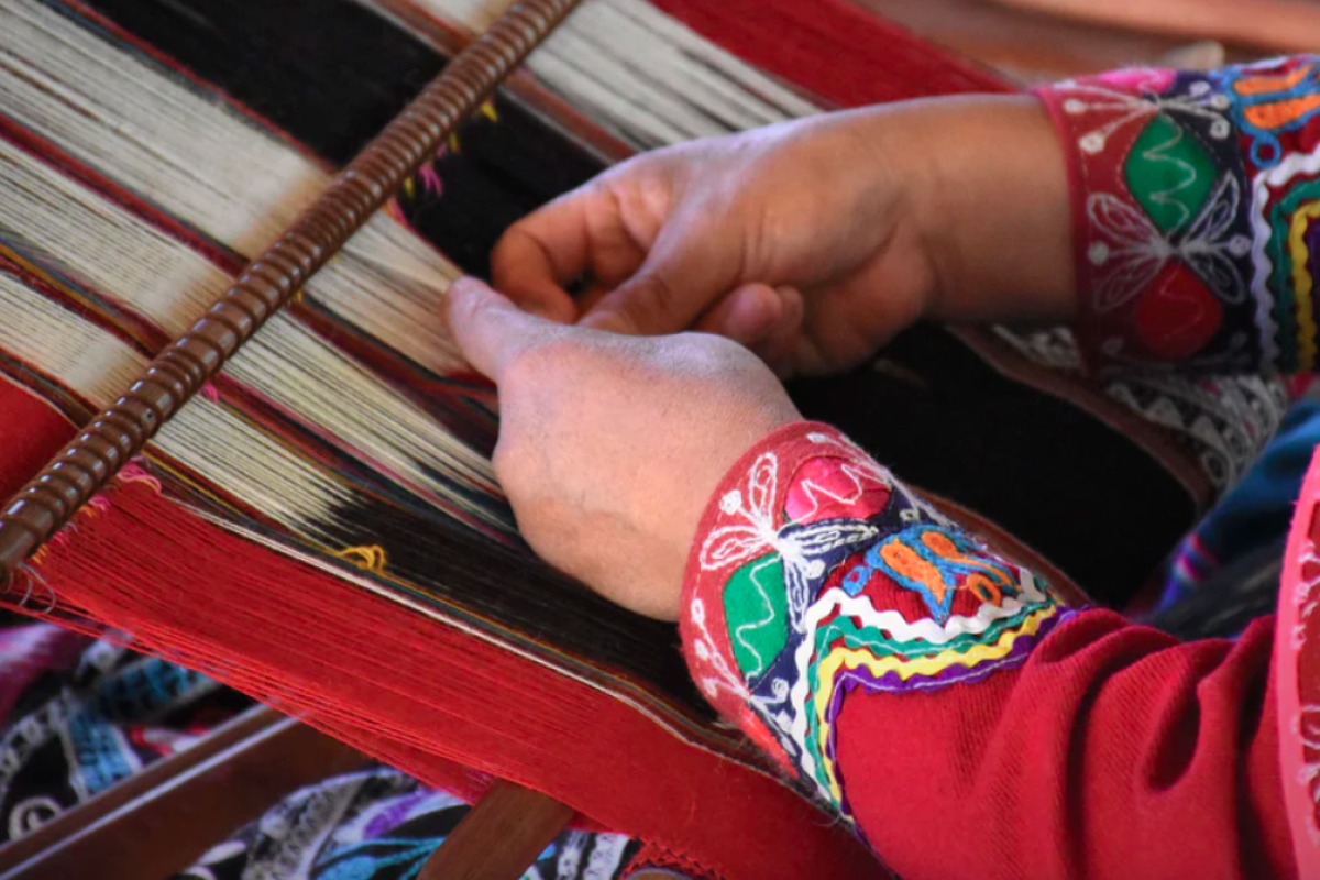 <p>Fundación Debuenafe: Diseño artesanal y ropa usada como impulsores para la inclusión</p>