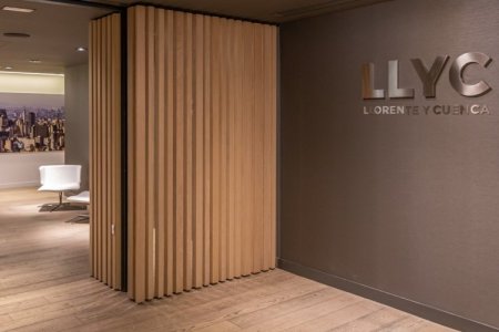 "Gestión adecuada" de gastos impulsa alza de ingresos y Ebitda de la consultora LLYC durante el primer semestre