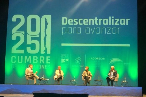 <p>Caso Fundaciones enfrenta a candidatos: Kast acusa a Boric de “entregar regiones a la corrupción” y Jara le responde que “no se gobierna solo descalificando”</p>