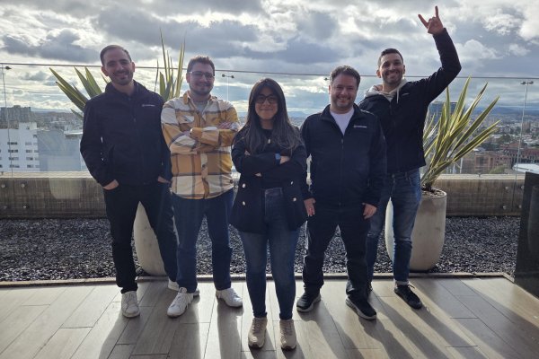 Adriel Araujo, Francisco Canteli, Gabriela Díaz, Nicolás Mery y Matías Dib, de Hackmetrix.