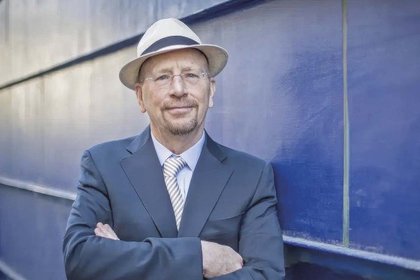 <p>Richard E. Baldwin, economista experto en comercio internacional: “Si se quiere complacer a Trump, hay que calmar su sensación de victimismo y hacerle sentir que está ganando”</p>
