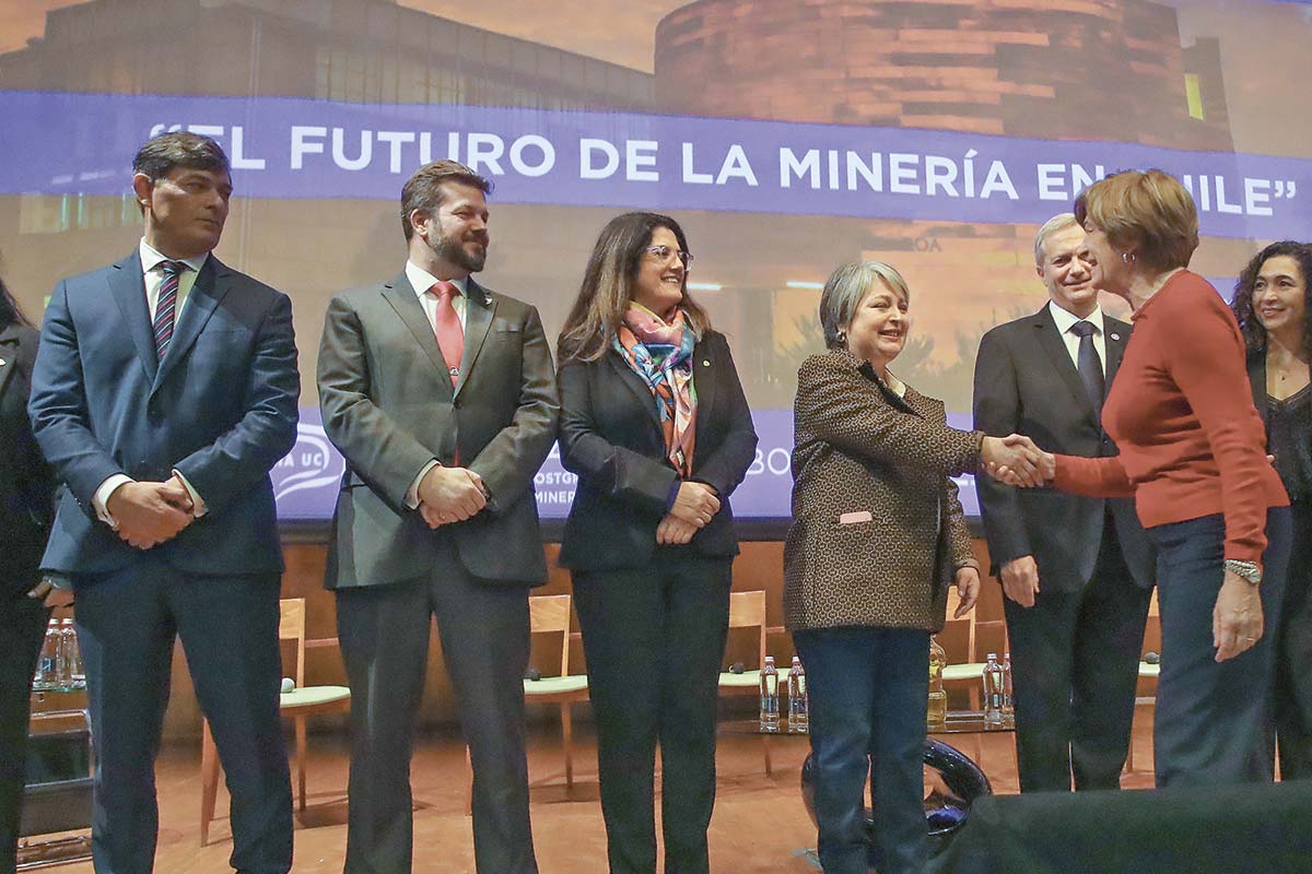 <p>Los cinco candidatos presidenciales se vieron las caras en el auditorio Andrónico Luksic Abaroa, en el Campus San Joaquín de la PUC. Foto: Aton</p>