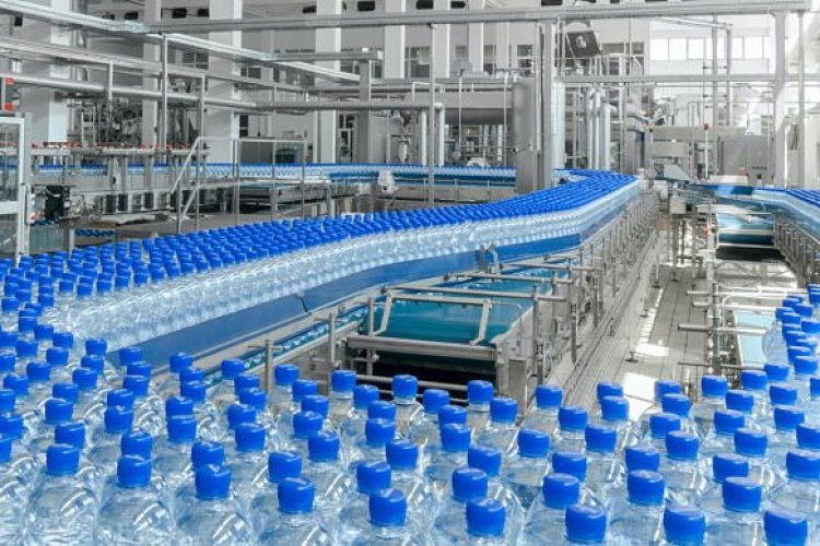 <p>¿Guerra del agua? Gloria entra al terreno del Grupo AJE con la compra de San Mateo</p>