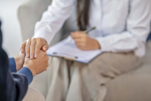 Diálogo, compañía y “no seguir como si nada”: ruta para enfrentar un hecho traumático en el mundo laboral