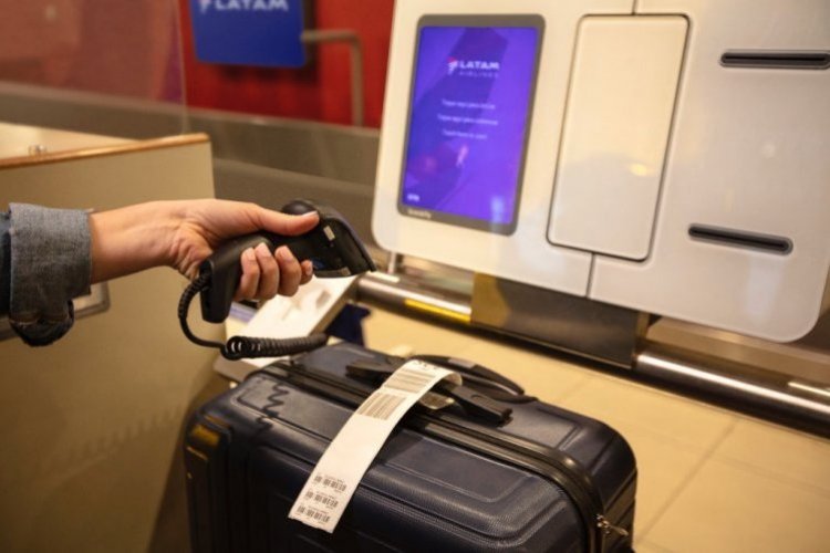 <p>¿Adiós maletas perdidas? Latam Airlines habilita la función “compartir la ubicación de un artículo” de Apple para mejorar la recuperación de equipajes</p>