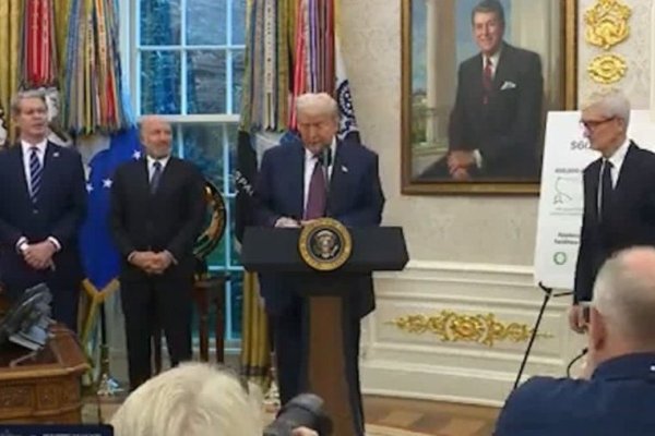 <p>Ahora en DF | Entran en vigor los nuevos aranceles de Trump, con un mínimo generalizado del 10%</p>