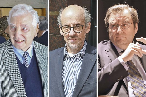 <p>José Antonio Guzmán, expresidente CPC y CChC. Guillermo Tagle, director de empresas. Óscar Hasbún, exvicepresidente Sofofa y gerente general de Vapores. Fotos: Julio Castro</p>