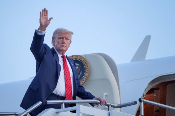 <p>Trump firma decreto que abre el mercado de pensiones de EEUU a las inversiones en criptomonedas y capital privado</p>