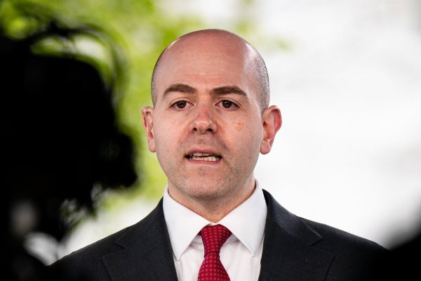 <p>Trump nomina al presidente de su Consejo de Asesores Económicos, Stephen Miran, a la junta de gobernadores de la Fed</p>