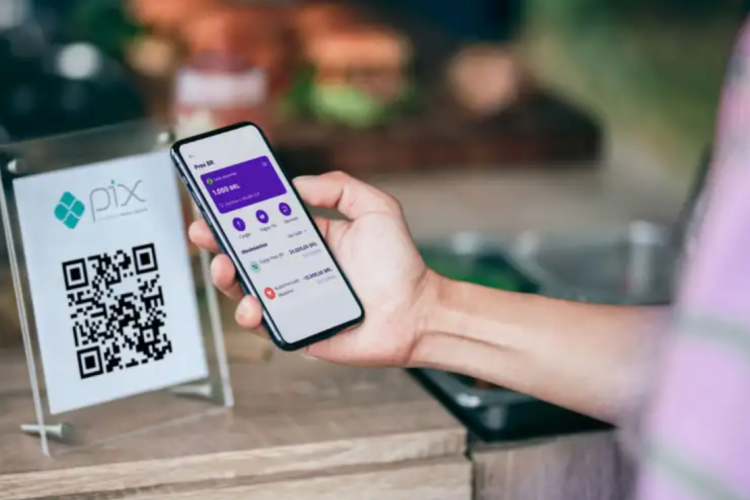 <p>Otra fintech chilena se suma a la fiebre del Pix: CurrencyBird permite a turistas brasileños pagar en el país</p>