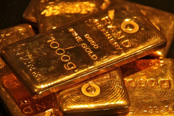 <p>Plan de Trump para un arancel a los lingotes de oro sacude al mercado y futuros en EEUU del metal alcanzan un récord histórico</p>