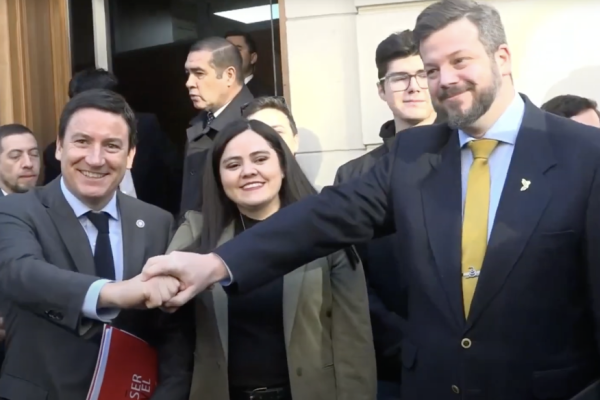 <p>Ahora en DF | Cambio por Chile: Partidos Republicano, Social Cristiano y Nacional Libertario inscriben pacto parlamentario ante el Servel</p>