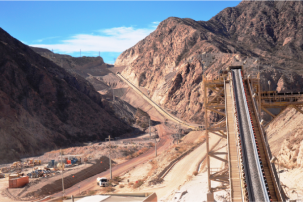 Mina de oro argentina Gualcamayo espera entrar al régimen de inversiones de Milei para destrabar US$ 665 millones