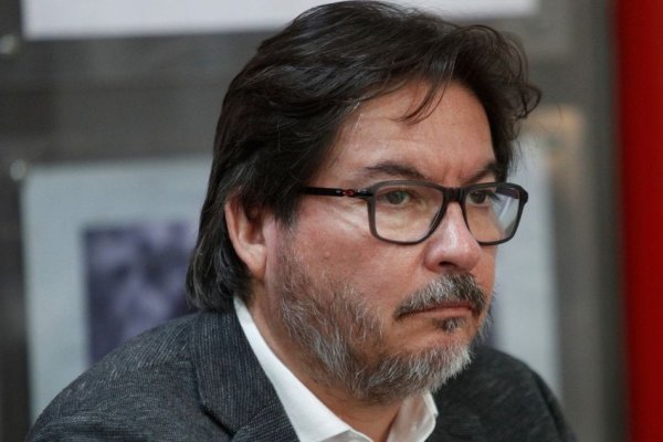 <p>Marcos Barraza (PC): “La redefinición del programa comenzó en el momento que Jara ganó la primaria”</p>