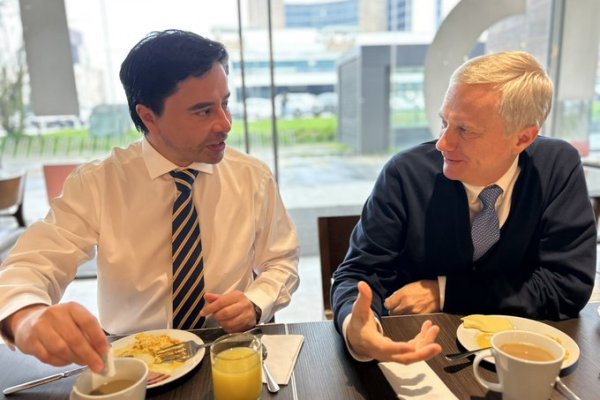 <p>Kast vuelve a arremeter contra Jara luego de polémica por nacionalización del cobre y el litio en su programa de primarias</p>