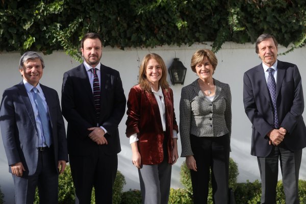 Matthei inaugura ronda de reuniones con los grandes empresarios e incorpora a histórico economista de la Concertación a su equipo