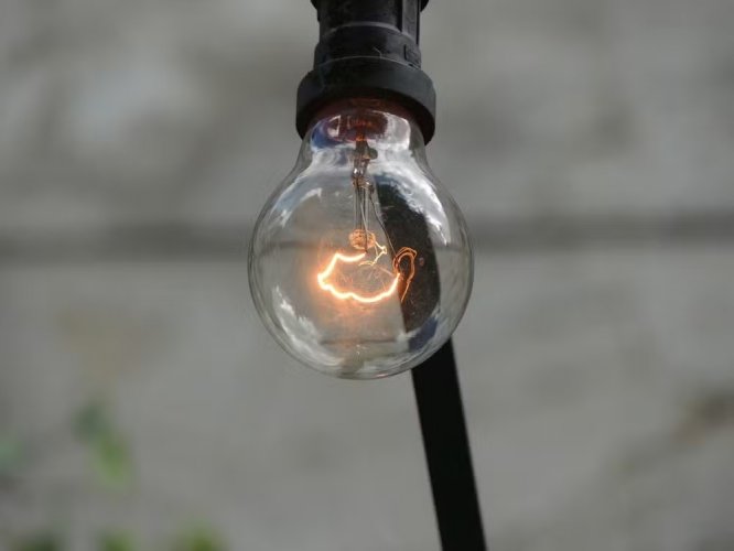 <p>Regulador eléctrico de Brasil eleva proyecciones y estima que tarifas de energía subirán en promedio 6,3% en 2025</p>