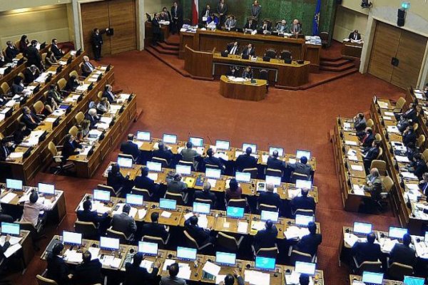 <p>Estupor causan en el Congreso los dichos del candidato republicano José Antonio Kast de que esa institución “no es tan relevante”</p>
