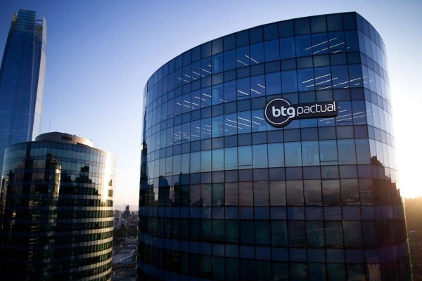 <p>Acciones de BTG Pactual alcanzan un récord luego de que reportara ganancias históricas con alza de 41,8%</p>